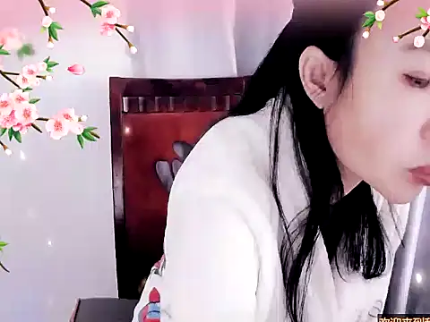 xiaoxuer online show from December 25, 2024, 4:33 am