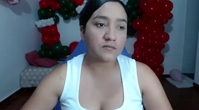 Saracutee1 online show from December 21, 2024, 4:12 pm