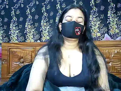 A-sweetgirl online show from January 4, 2025, 10:48 pm