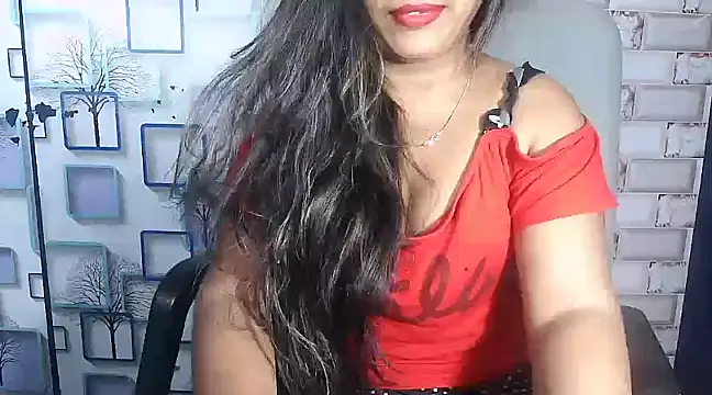 Hot Naina- online show from December 6, 2024, 4:38 pm