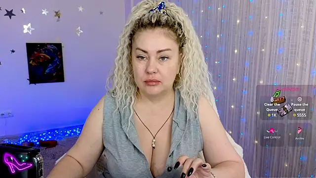 misskaassandraa online show from December 10, 2024, 5:58 pm