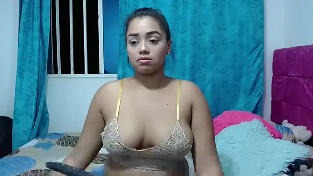 kiara milf  online show from December 19, 2024, 3:01 am