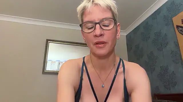 JennyHazel1 online show from December 7, 2024, 2:27 pm