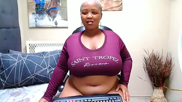 CurvyAfricanGoddess online show from December 15, 2024, 2:55 pm