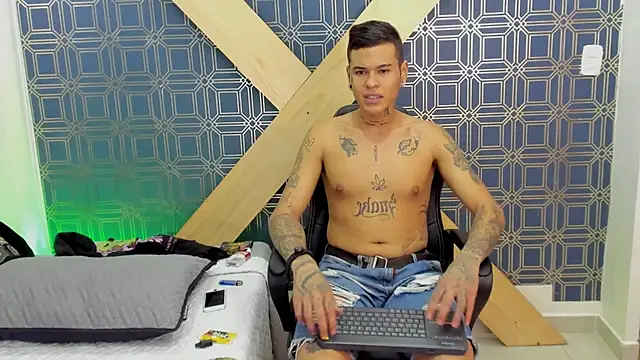 jamesinked  online show from December 31, 2024, 4:33 pm