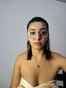 LuluzYPiero online show from December 18, 2024, 4:59 am