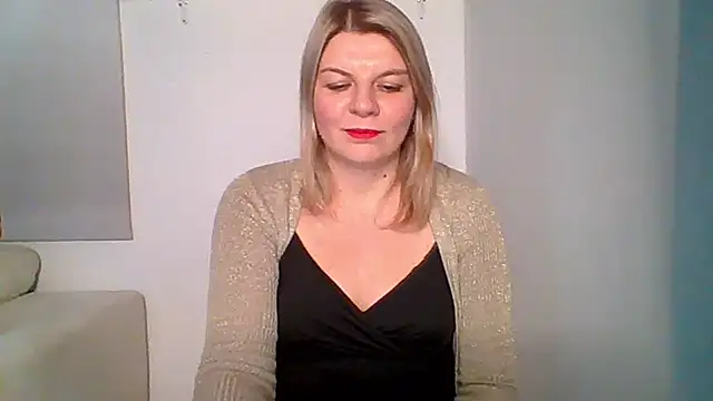 AdriannaFlirt online show from December 14, 2024, 7:11 pm