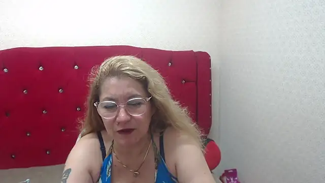 paulaadamsx online show from December 8, 2024, 10:53 pm