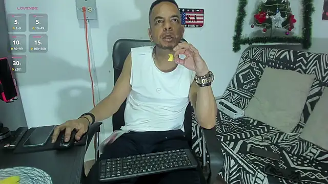 latinmartin73 online show from December 3, 2024, 1:03 am