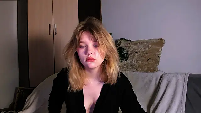 Lynarinas online show from November 20, 2024, 1:41 am