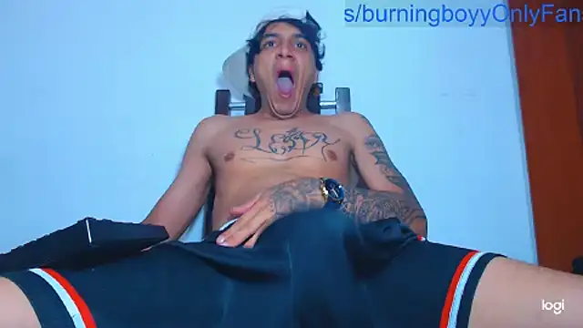 Burningboyy  online show from January 8, 2025, 7:52 am