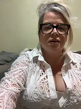 curvy-Ruby-Uk online show from January 5, 2025, 8:28 pm