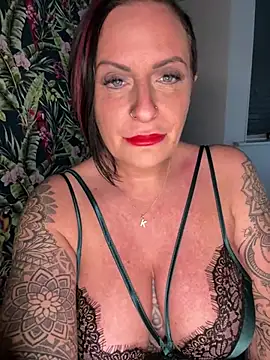 Big-Tits69 online show from December 7, 2024, 10:12 pm