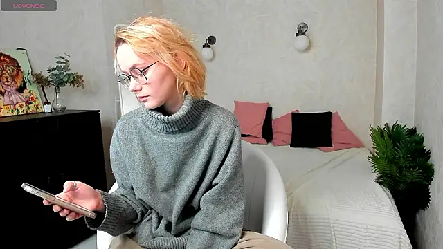 BlondyLily online show from November 21, 2024, 2:17 am