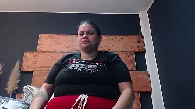 CurvyQueenKH online show from December 11, 2024, 1:01 pm