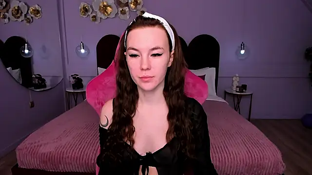 EllaSmithh online show from December 4, 2024, 5:55 am