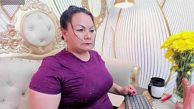 Ellenna Milf online show from January 10, 2025, 4:00 am