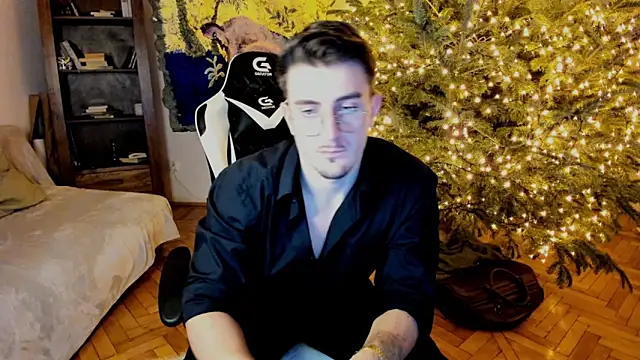 JulianDylan online show from December 31, 2024, 7:39 pm