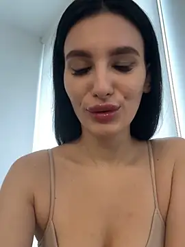 KristinLaur online show from December 28, 2024, 8:56 am