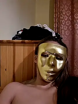 Themaskedgirl22 online show from November 15, 2024, 6:11 pm