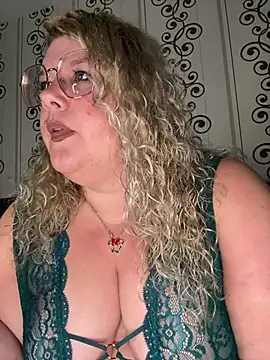 CurvyAnonymousGirl89 online show from January 13, 2025, 4:26 pm