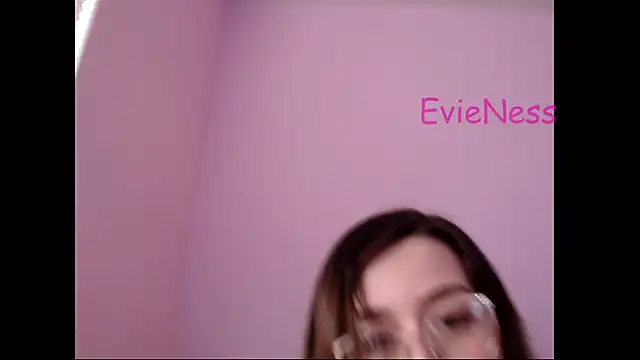 Evieness online show from December 22, 2024, 8:41 pm