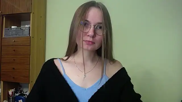 LooveELLYx online show from December 3, 2024, 2:30 pm