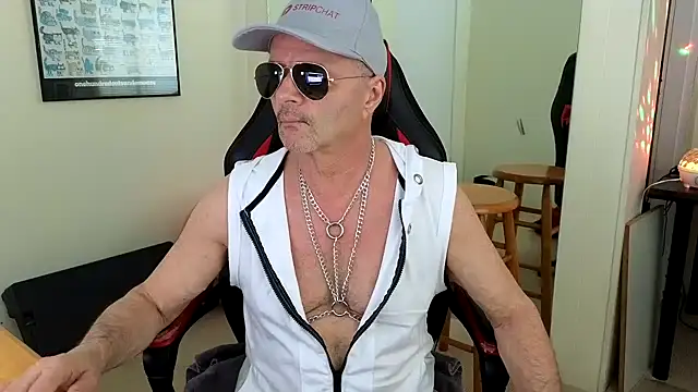 hotdadbod online show from November 26, 2024, 9:26 pm