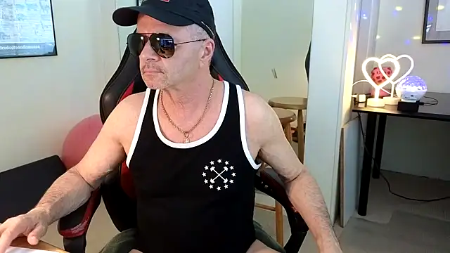 hotdadbod online show from January 4, 2025, 9:43 pm