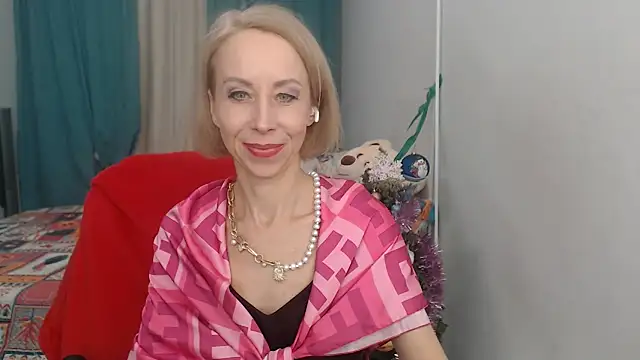 LuxuryNika online show from January 3, 2025, 5:48 pm