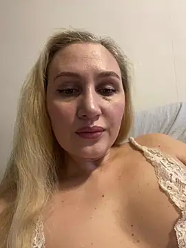 YourBlondee online show from December 18, 2024, 2:59 am