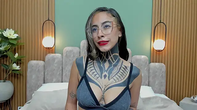 NicoleBlum online show from December 6, 2024, 7:44 pm