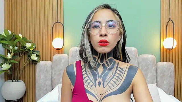 NicoleBlum online show from December 3, 2024, 7:29 pm