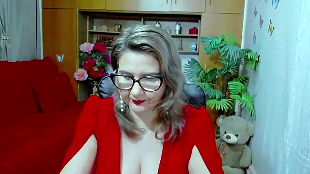 LucilleFenlys online show from December 18, 2024, 7:49 pm