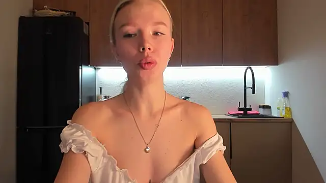 Olivia Bells online show from November 17, 2024, 9:08 pm