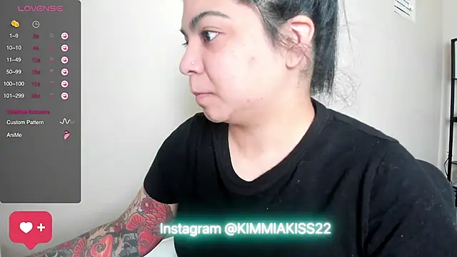 kimmiakiss22 online show from December 31, 2024, 8:01 pm