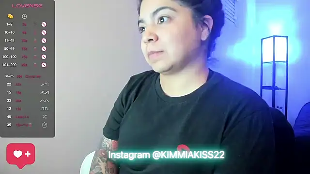 kimmiakiss22 online show from January 3, 2025, 7:42 am