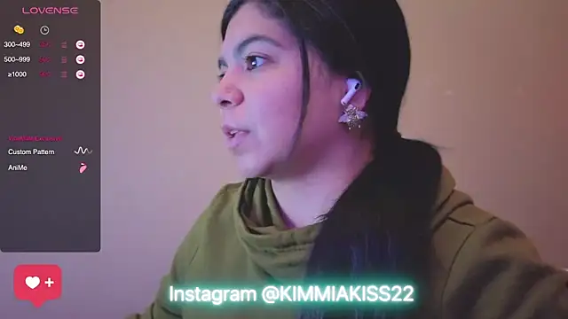 kimmiakiss22 online show from January 17, 2025, 9:01 pm