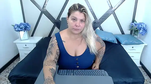 ChloexBigAss online show from November 29, 2024, 8:54 pm